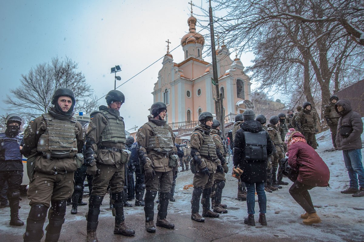 Один полицейский получил огнестрельное оружие 