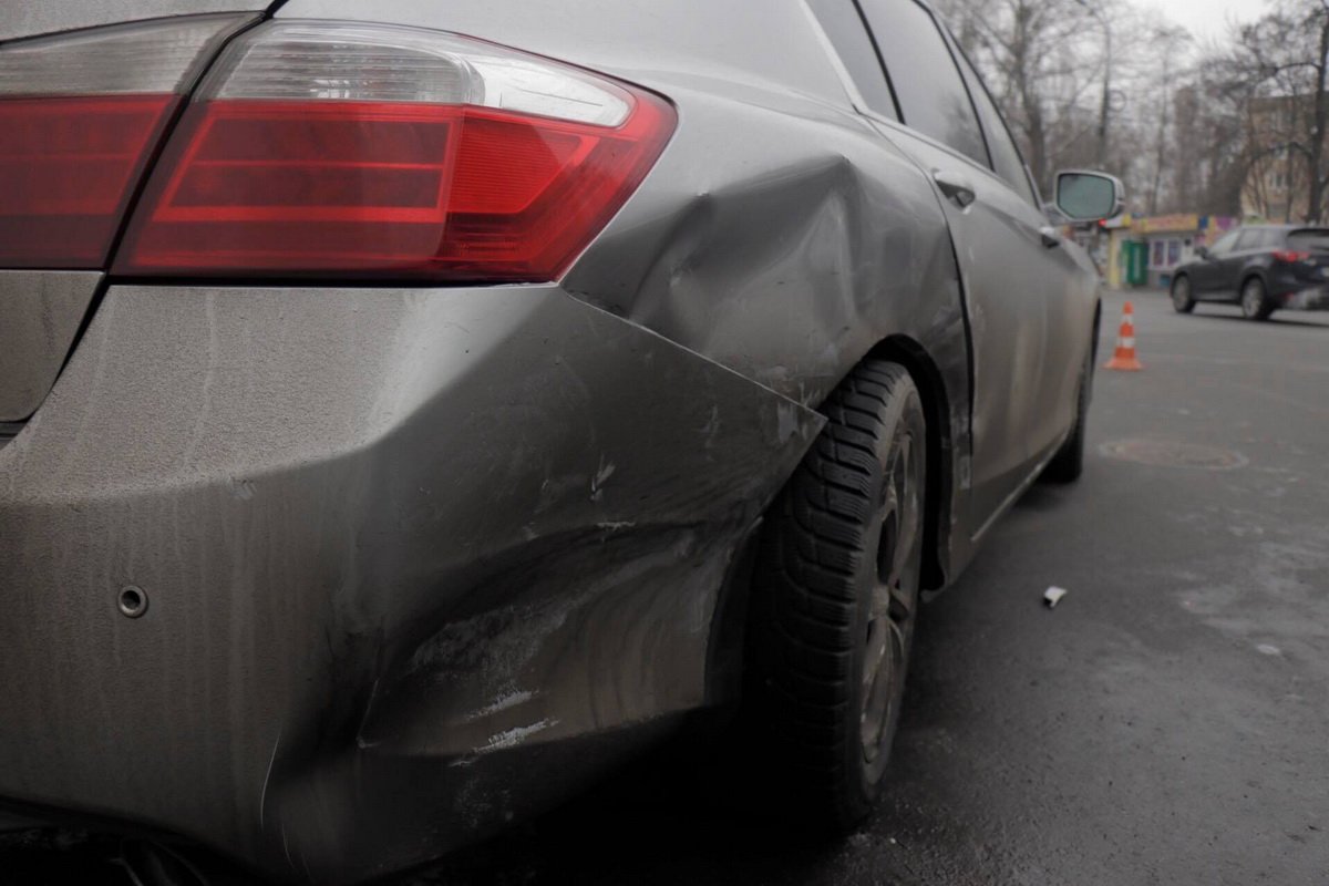 У Honda помят бок