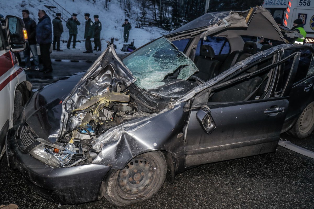 У Mitsubishi полностью поврежден верх