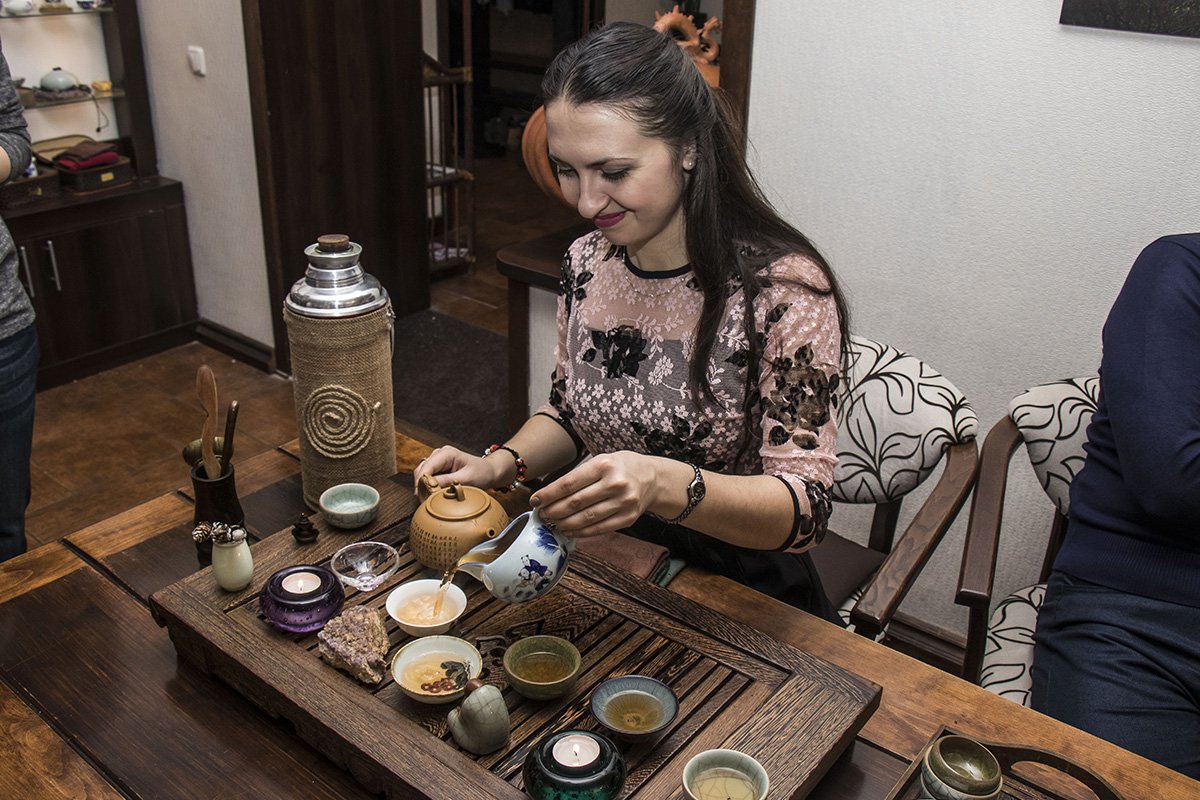 Гостей угощали вкусным китайским чаем