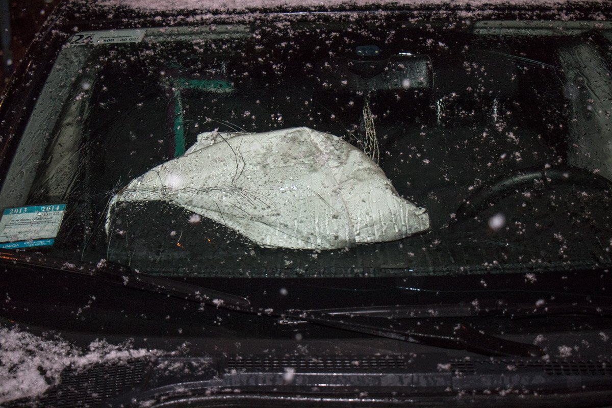 В момент столкновения в машине сработала подушка безопасности