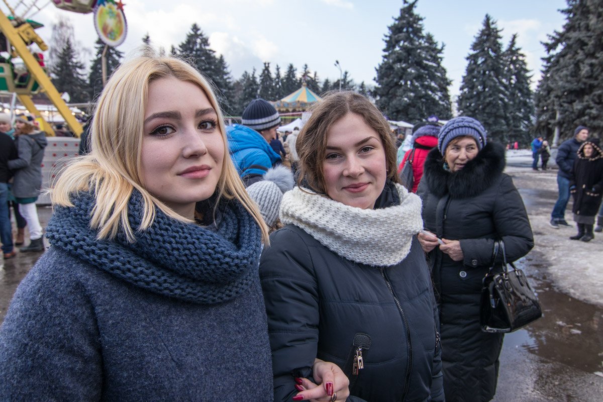 Гости были веселые и сытые 