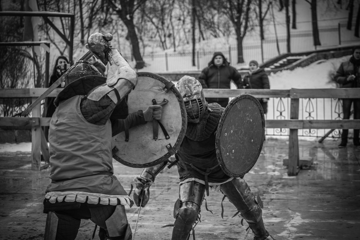 Участники турнира по рыцарскому бою не жалели друг друга 