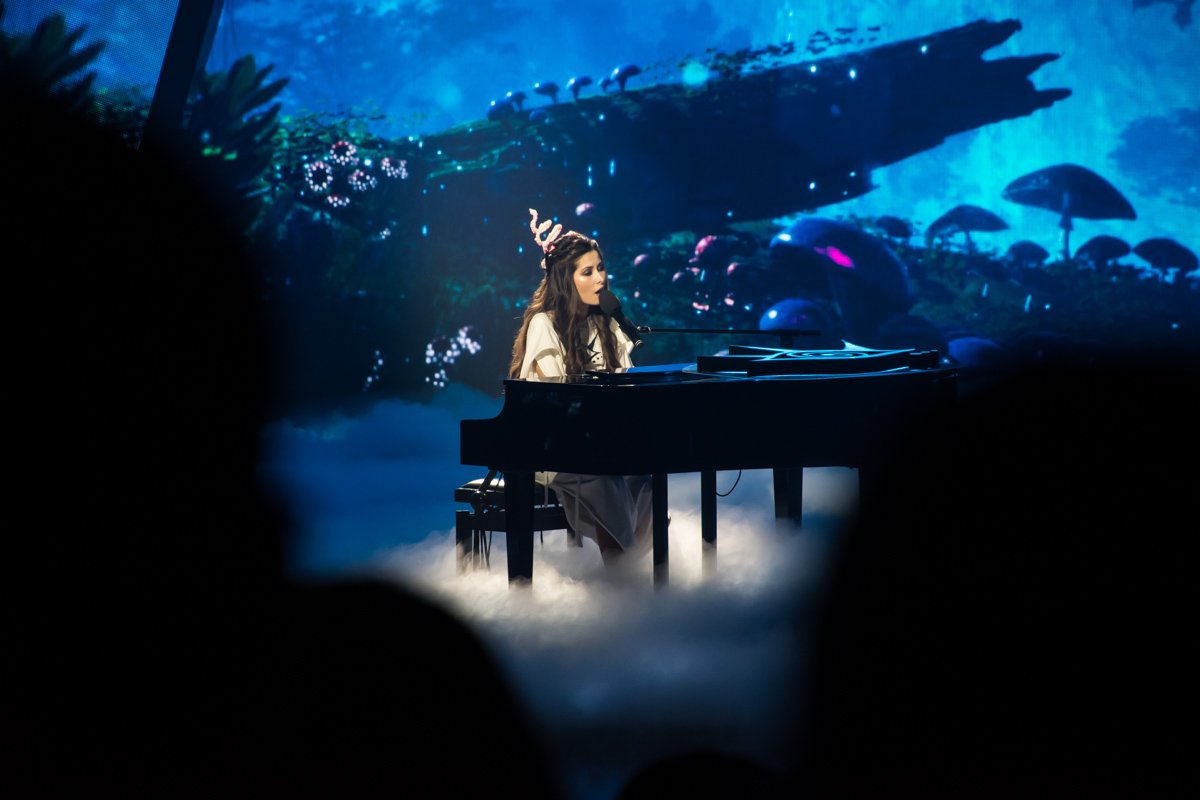 Во время выступления певицы на сцене витала атмосфера сказочности 