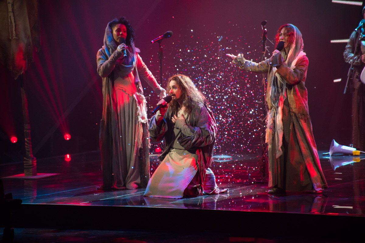 Также Притула в зале искал порядную или не очень девушку, чтобы помочь Юрченко, так как он уже два года без секса