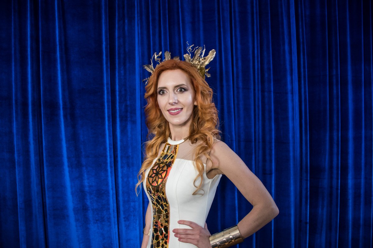 Девушка исполняла свою песню «Сила» на двух языках