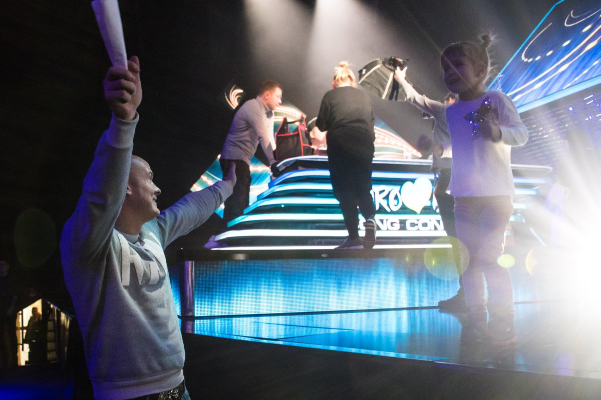 Узелков пришел на концерт вместе с семьей