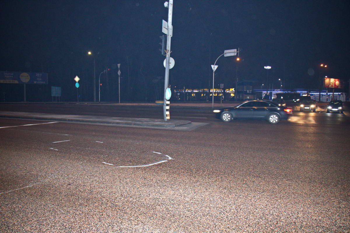 Именно на это участке дороги произошло ДТП - позже патрульные убрали авто с проезжей части Именно на это участке дороги произошло ДТП - позже патрульные убрали авто с проезжей части