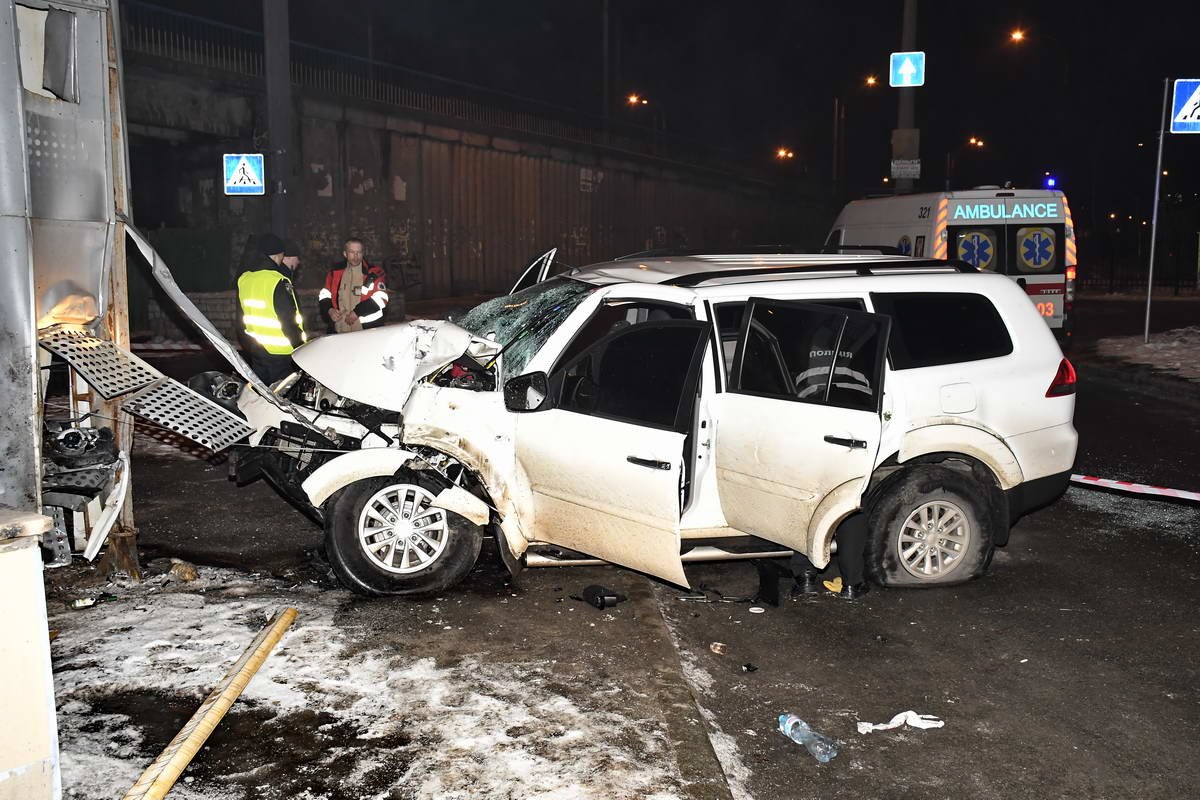 К месту ДТП выехали скорая помощь и пожарные