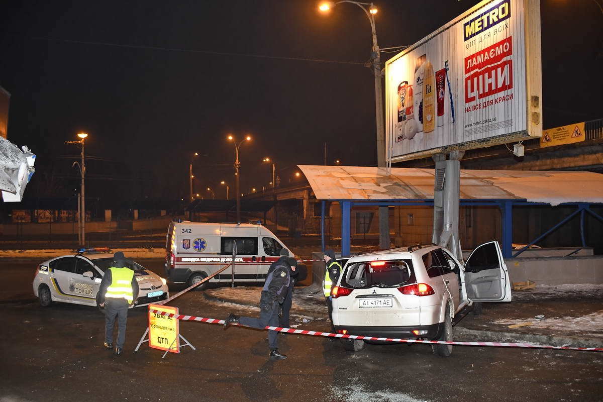 Аварийный участок дороги полиция огородила лентой