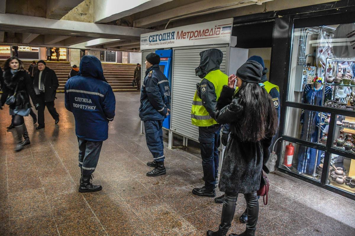 Пассажиров подземки эвакуировали Пассажиров подземки эвакуировали