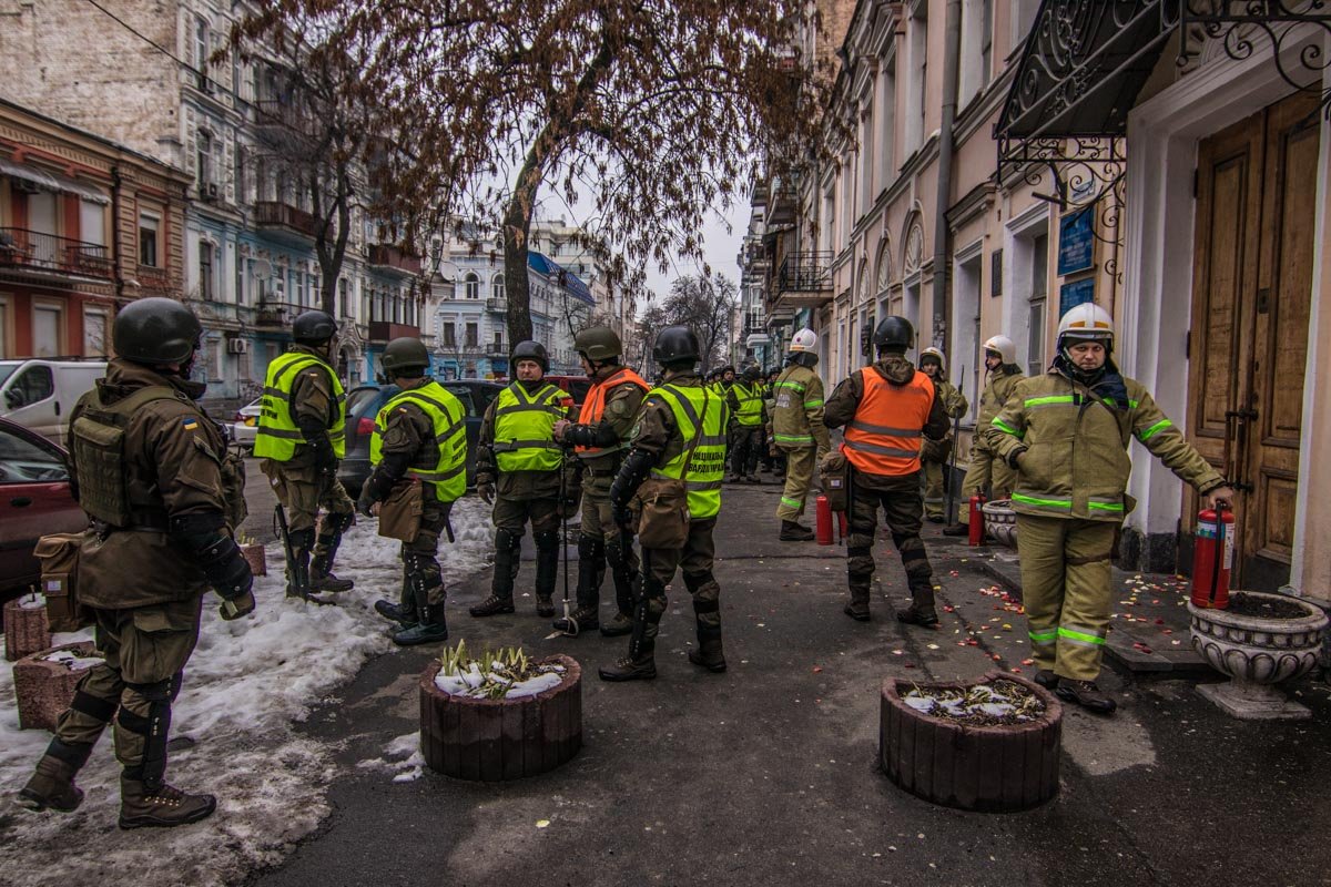 Нацгвардейцы следили за порядком возле Российского культурного центра Нацгвардейцы следили за порядком возле Российского культурного центра