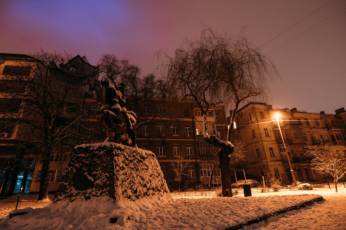 Памятники немного изменили свое привычное видение в снежную погоду
