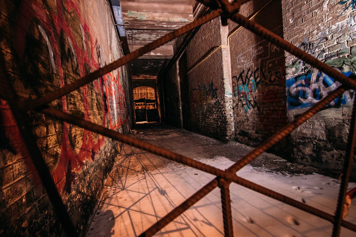 А так выглядят переулки во дворе с обратной стороны