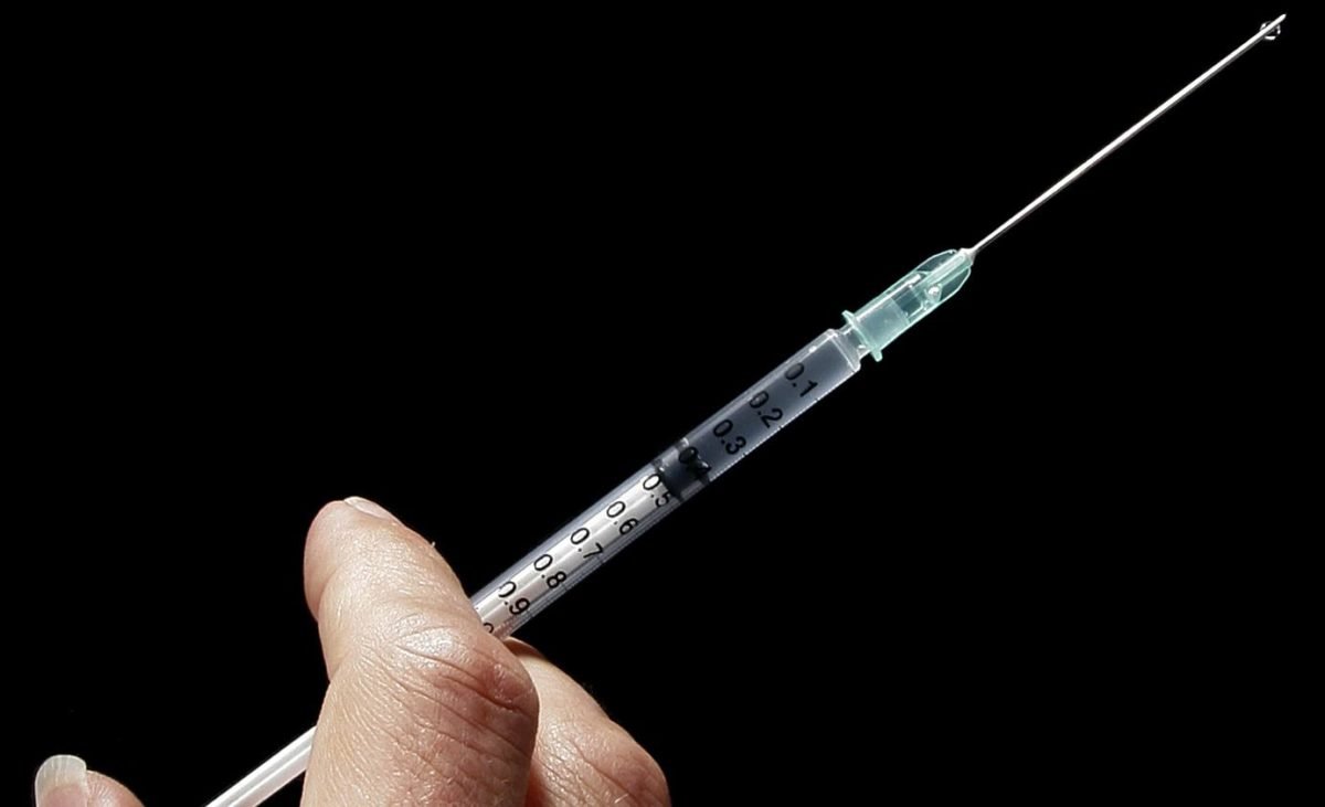 В Чернигова мужчина под наркотиками пырнул иголкой от шприца полицейского