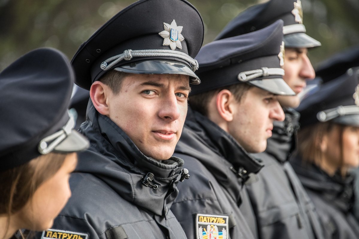 Главное в работе патрульного - это серьезный взгляд 