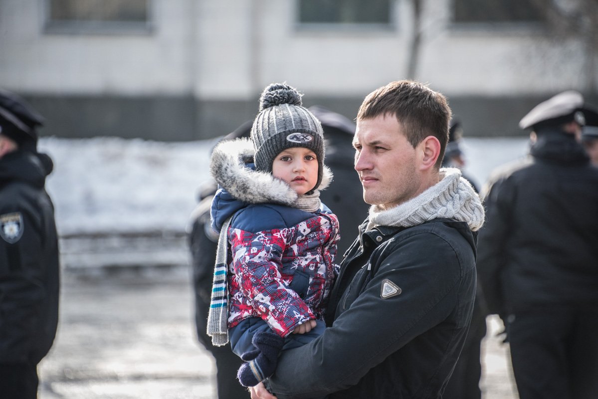 Поздравить страж порядка пришли маленькие киевляне 