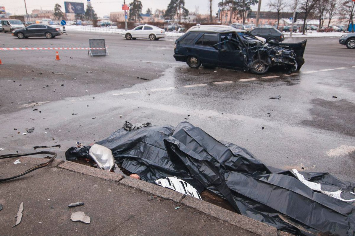 Погибший водитель машины вылетел из нее