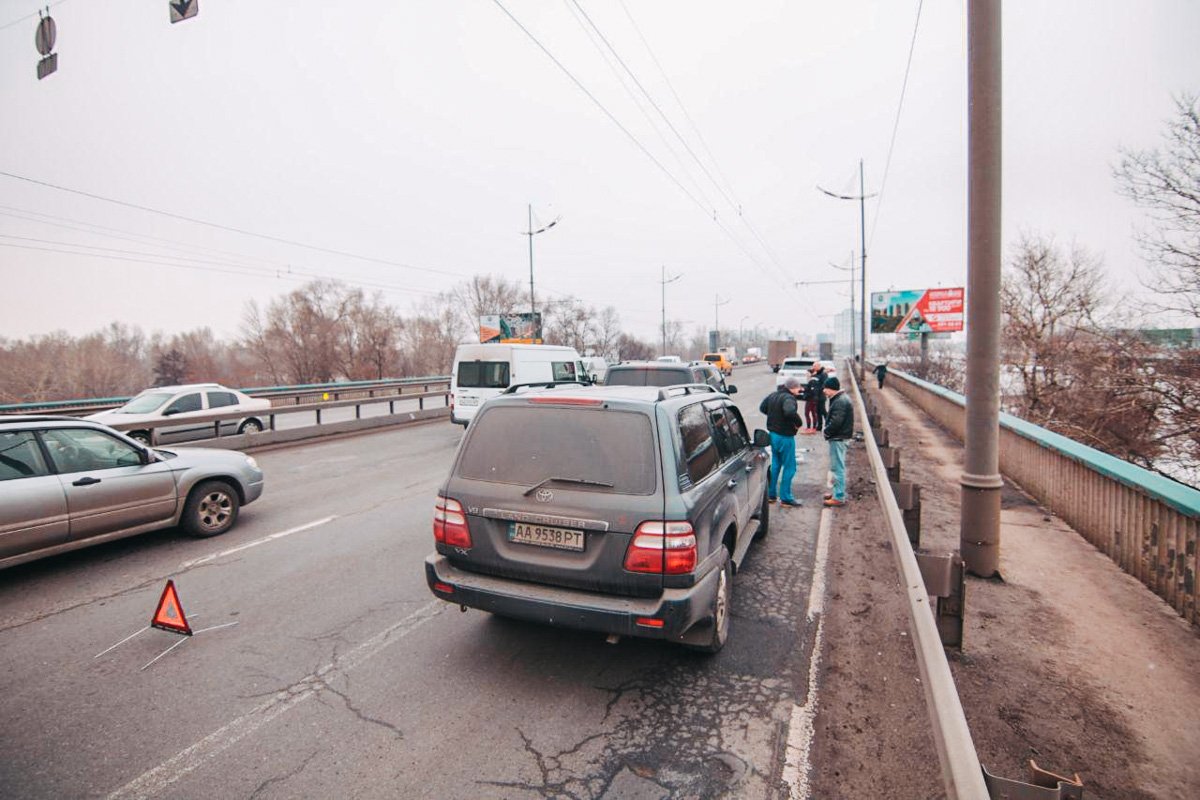 ДТП произошло на Московском мосту