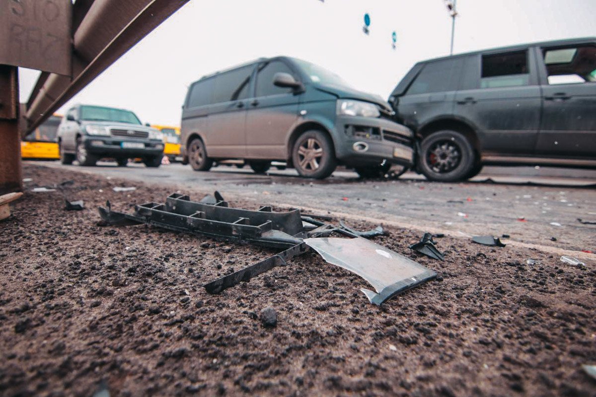 На месте работает полиция и скорая помощь