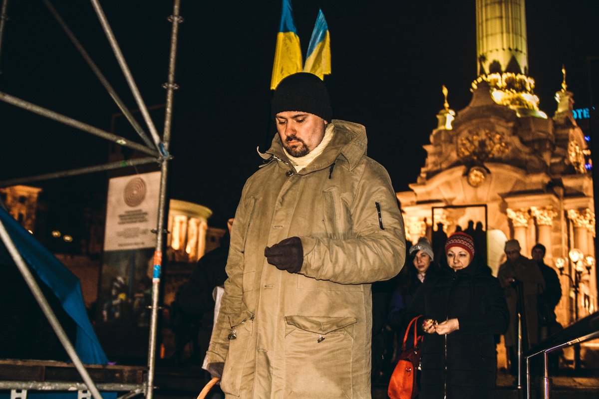 Люди прошлись по знаковым местам Майдана 2014 года Люди прошлись по знаковым местам Майдана 2014 года