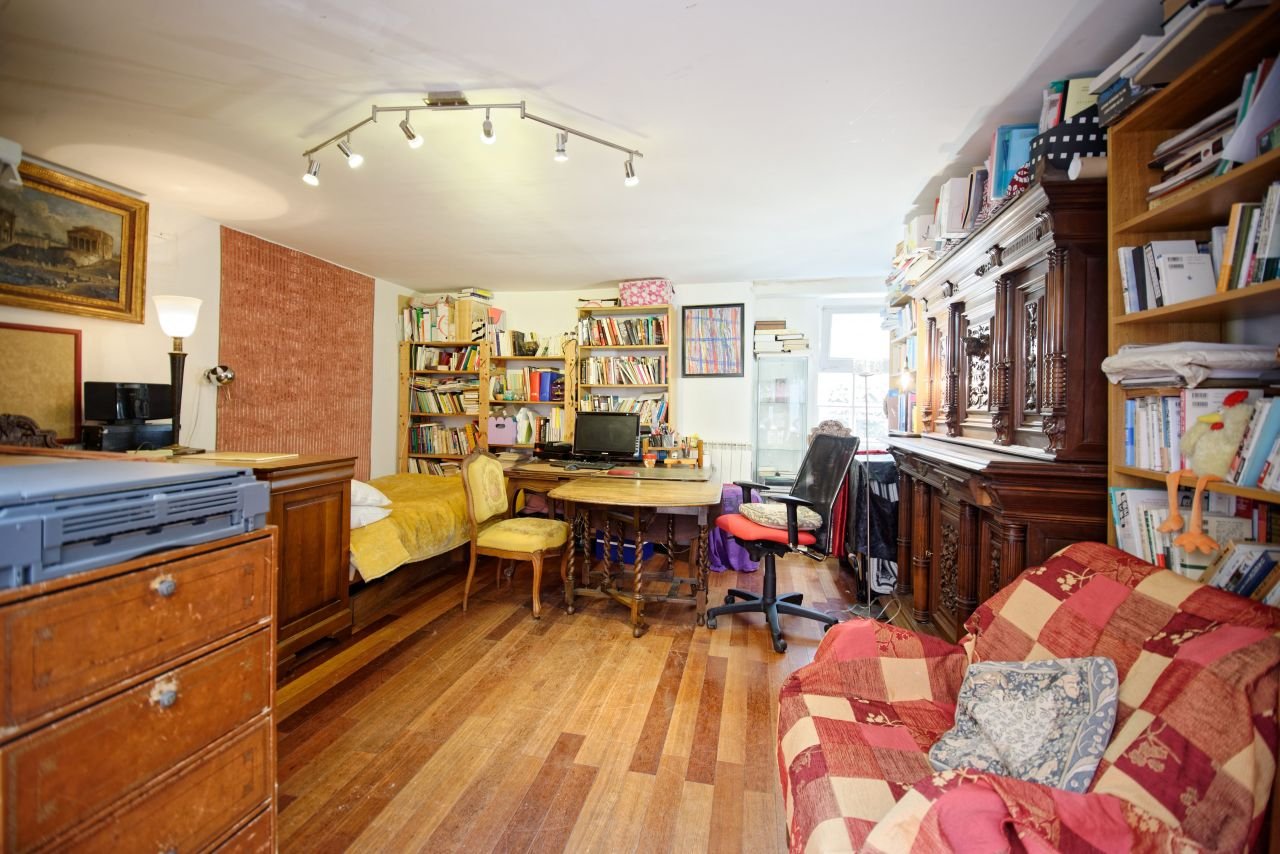 Недорогая квартира в Париже стоит чуть больше 8 миллионов гривен Недорогая квартира в Париже стоит чуть больше 8 миллионов гривен