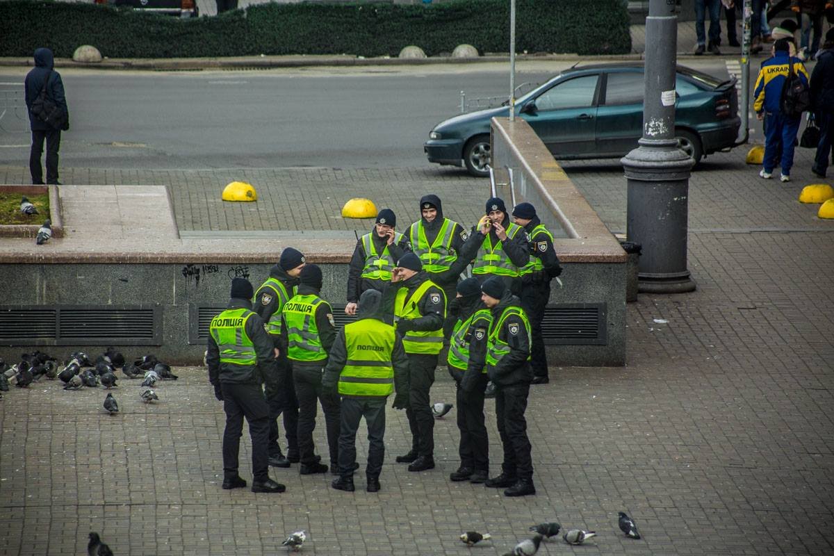 В центре Киева полиции на много больше, чем в обычный будний день В центре Киева полиции на много больше, чем в обычный будний день