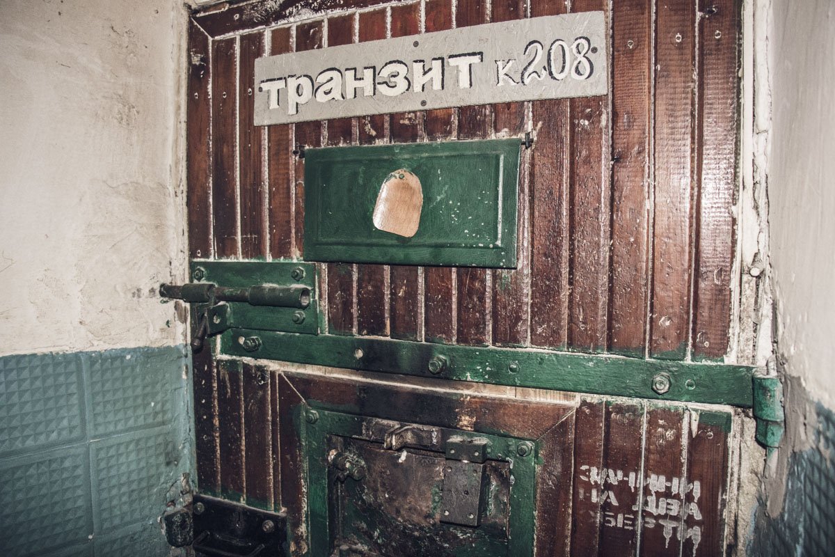 Двери выдают возраст СИЗО