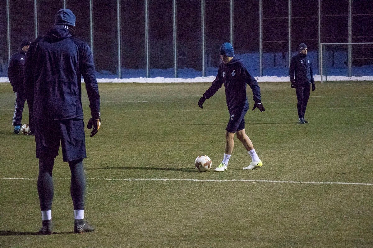 На футбольном поле царила позитивная атмосфера