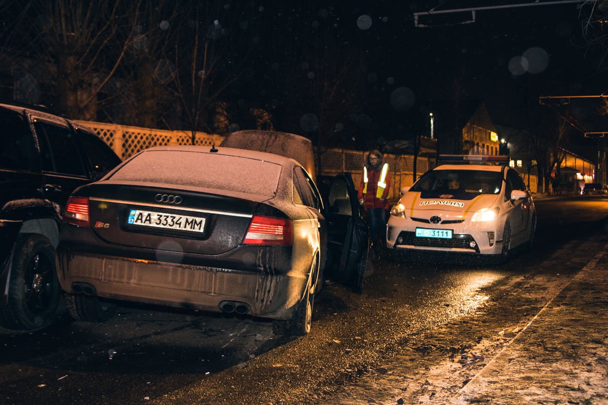 Передняя правая дверь легковушки не закрывается после ДТП Передняя правая дверь легковушки не закрывается после ДТП