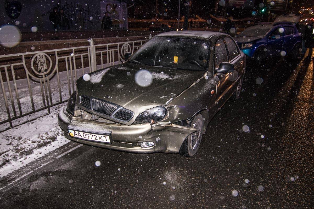 Lanos имеет повреждения передней части 