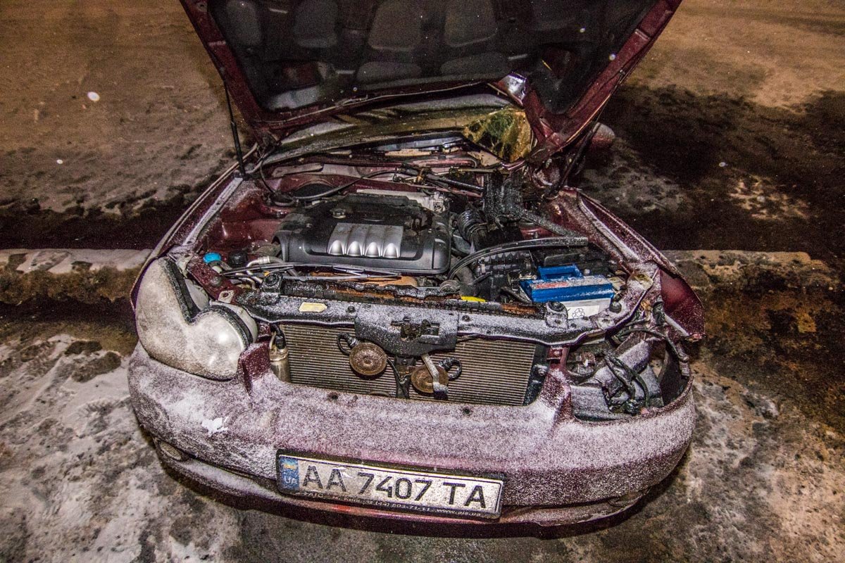 Hyundai Sonata врезался в столб Hyundai Sonata врезался в столб