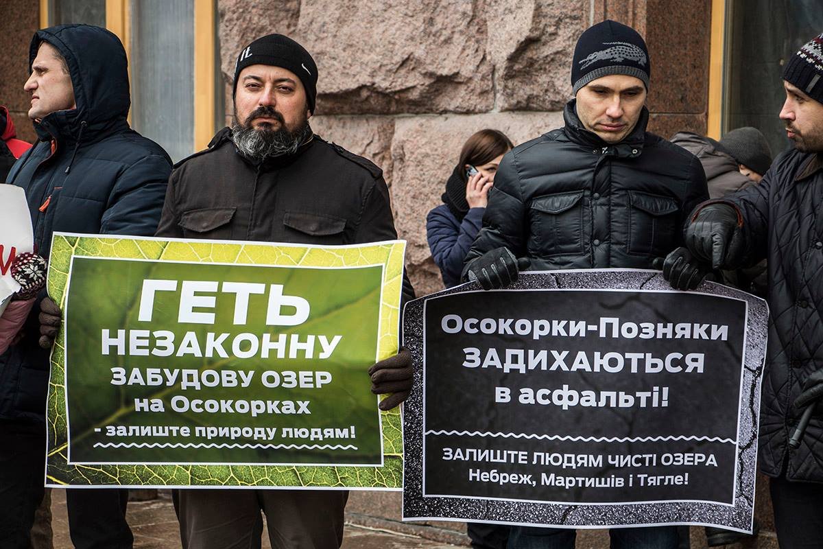 Жители Осокорков требовали прекратить застройку озер в районе