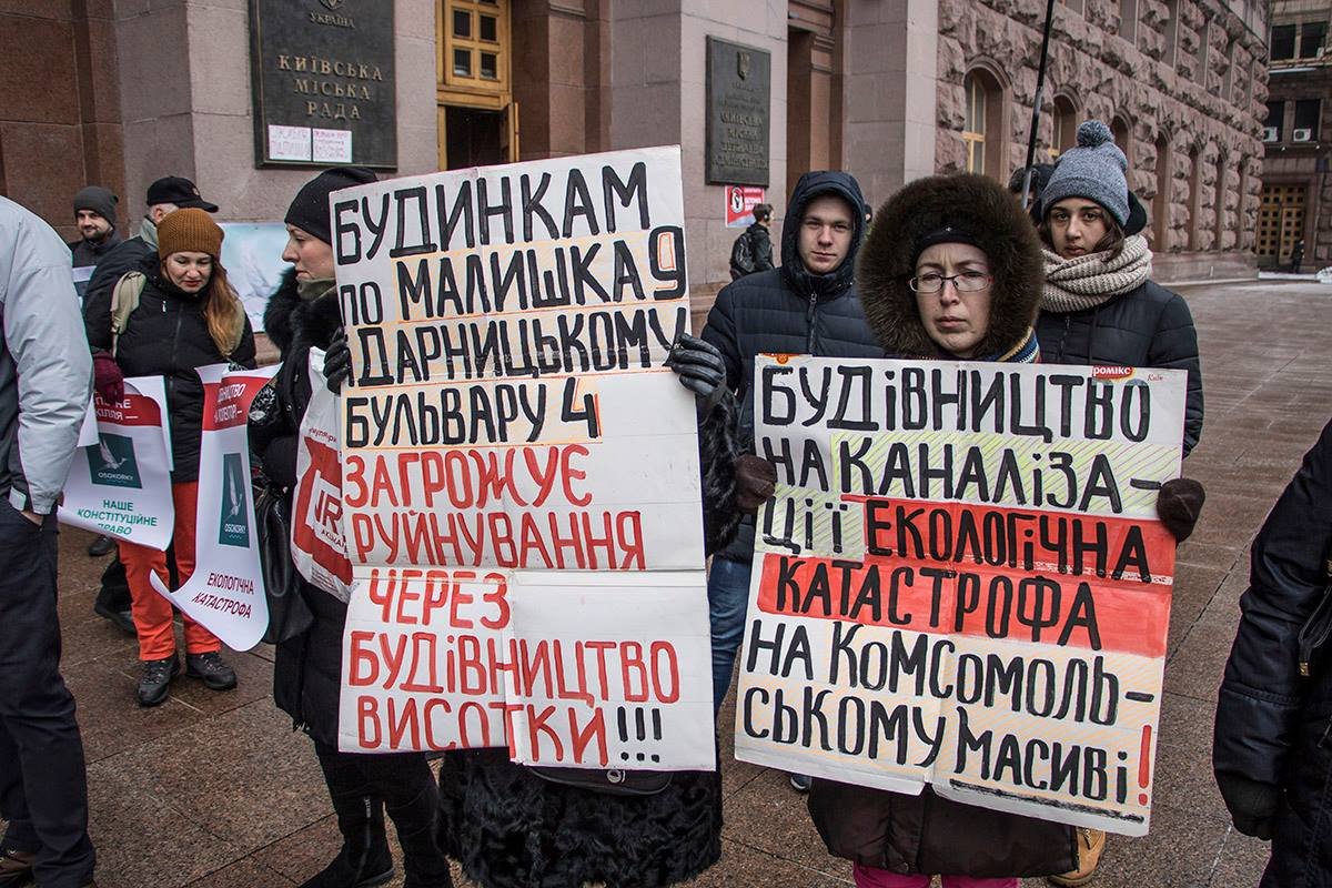 В Дарницком районе рушатся старые дома из-за строительства новых