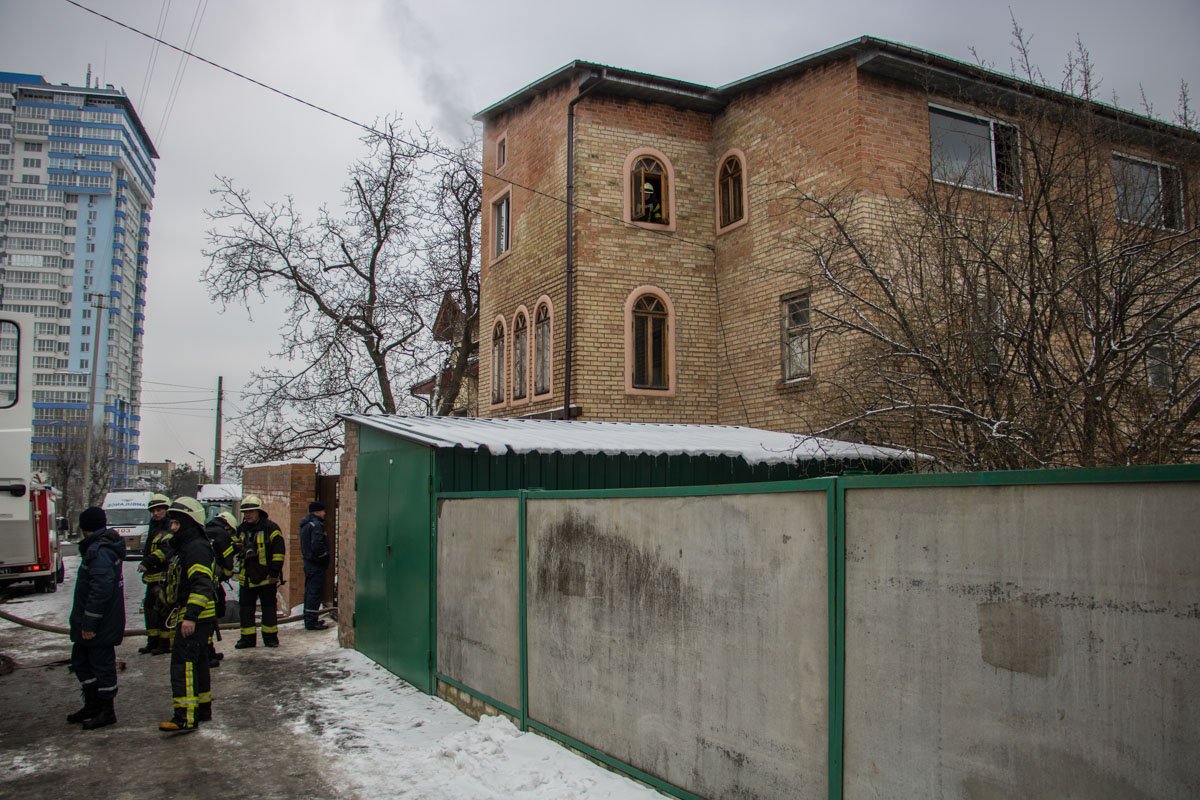 Возгорание произошло на третьем этаже дома