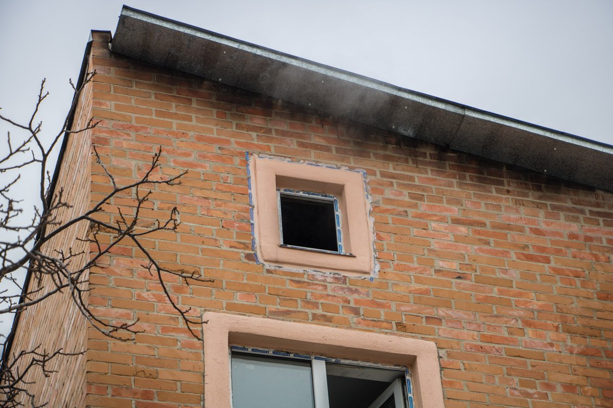 Огонь охватил площадь 100 квадратных метров