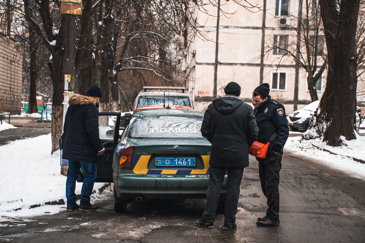 Соседи утверждают, что он злоупотреблял веществами Соседи утверждают, что он злоупотреблял веществами