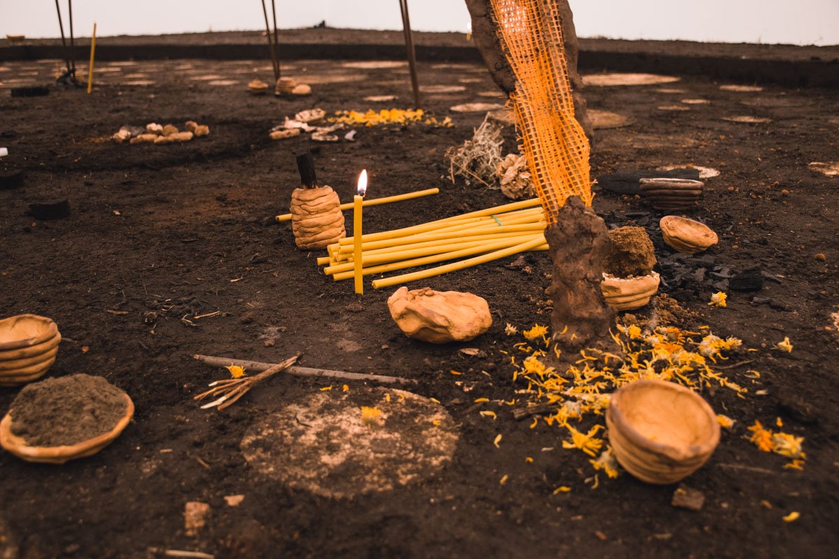 Художница использовала в своей работе разные материалы