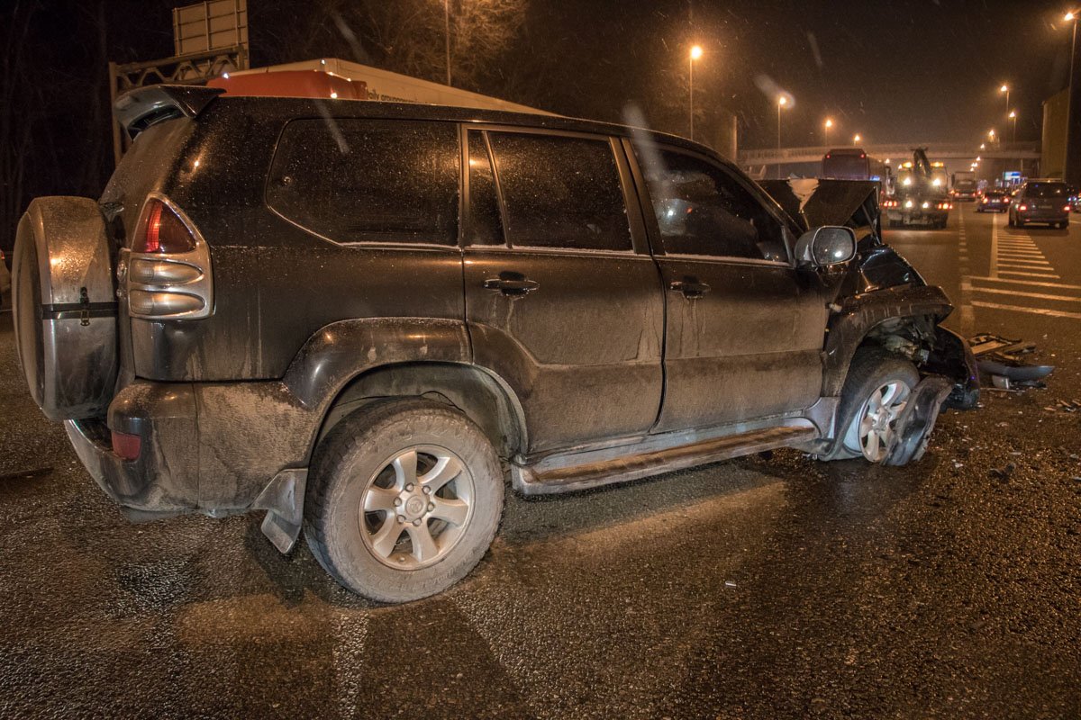 У водителя внедорожника подозрение на сотрясение мозга и травма груди У водителя внедорожника подозрение на сотрясение мозга и травма груди