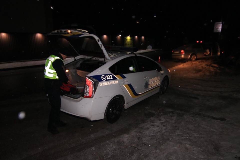 На месте аварии работает полиция На месте аварии работает полиция