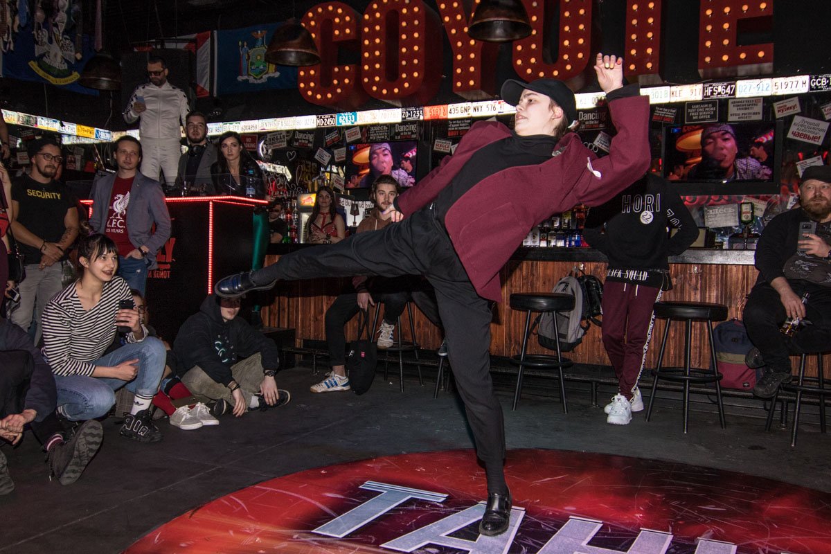 Некоторые девушки переоделись в парней Некоторые девушки переоделись в парней