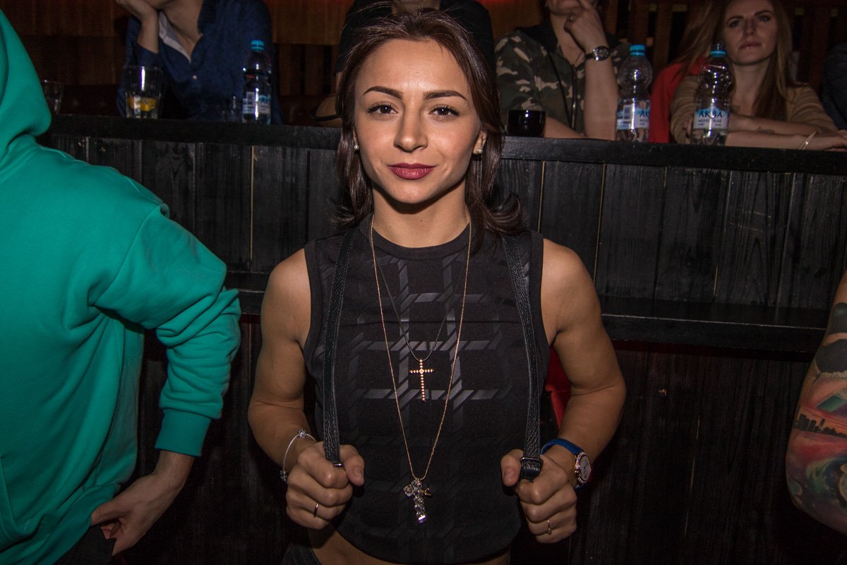 Танцоров судила участница телешоу "Танцуют все" и "Танці з зірками" Илона Гвоздева Танцоров судила участница телешоу "Танцуют все" и "Танці з зірками" Илона Гвоздева