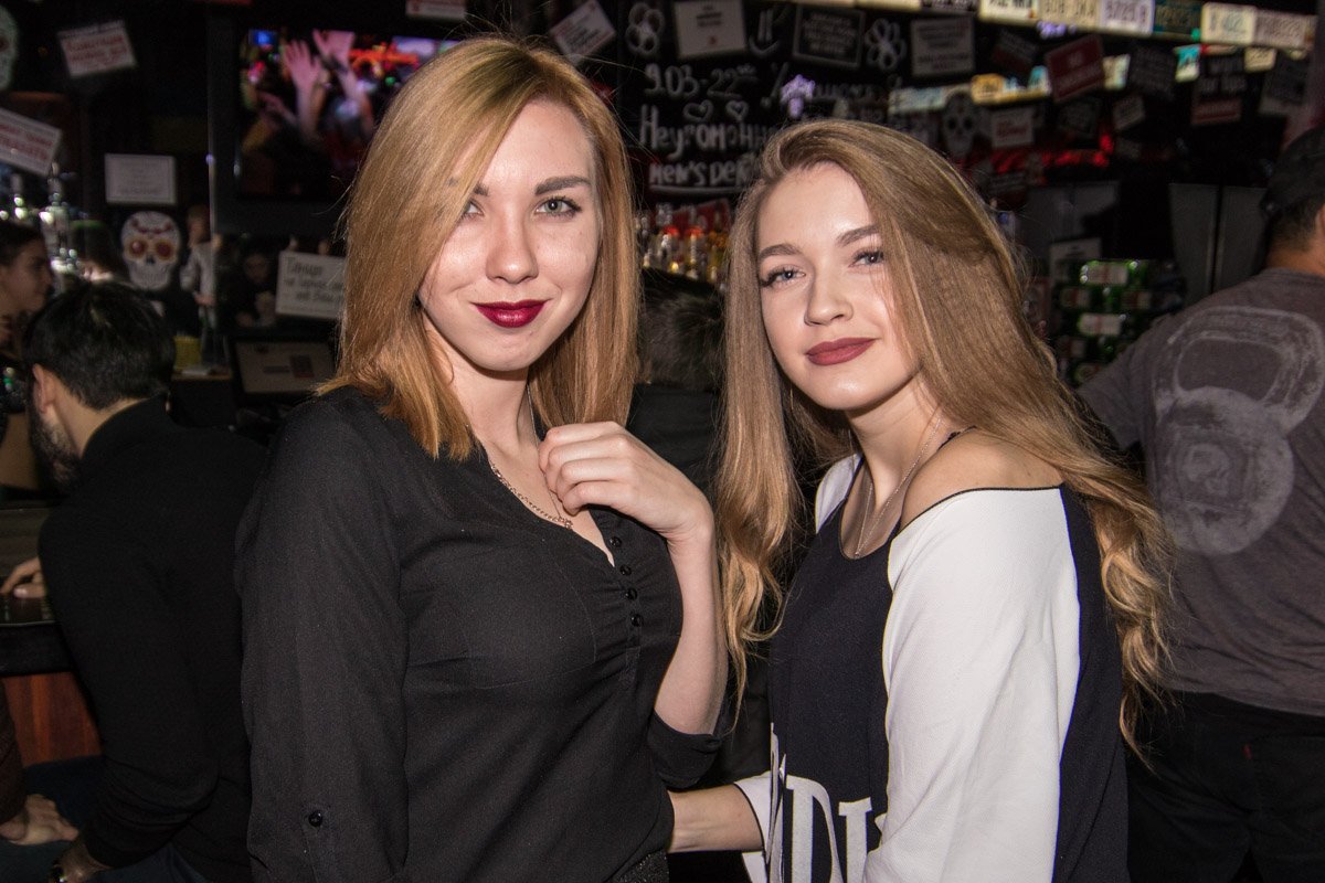 Некоторые красотки пришли, чтобы потанцевать вне конкурса Некоторые красотки пришли, чтобы потанцевать вне конкурса