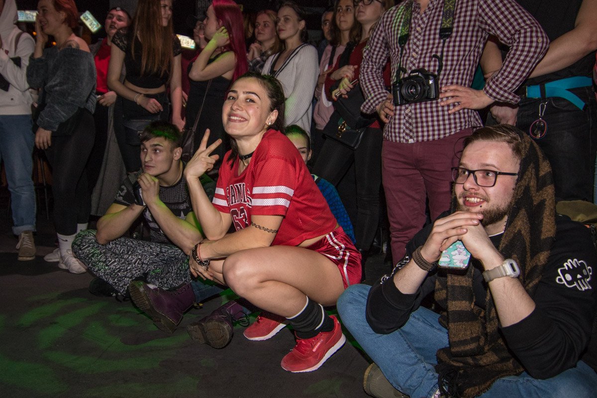 Пока идет выступление другого участника, можно и передохнуть Пока идет выступление другого участника, можно и передохнуть