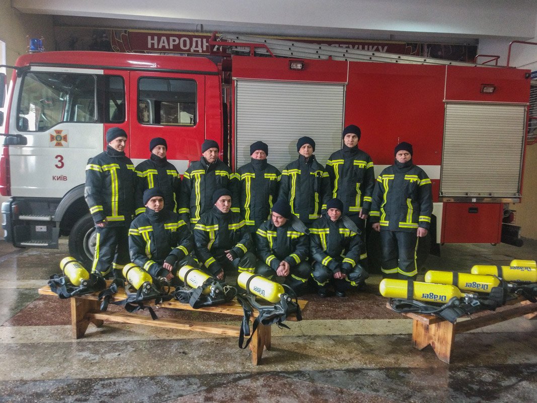 Пожарные примерили новую боевую одежду 