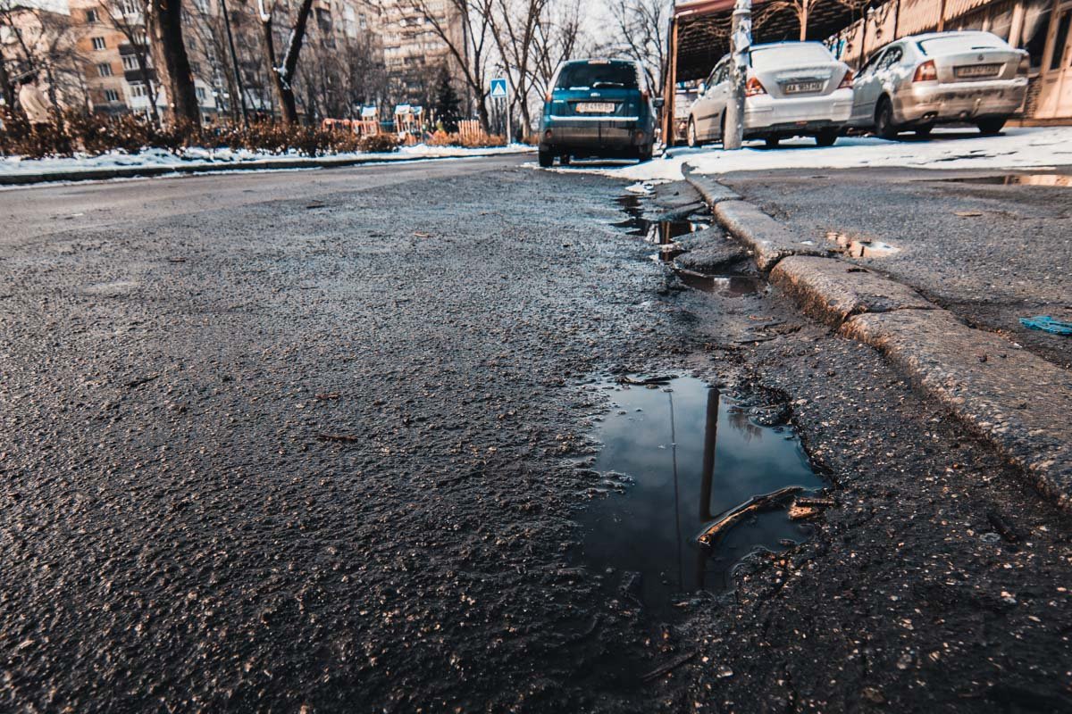Небольшое препятствие для въезда во двор