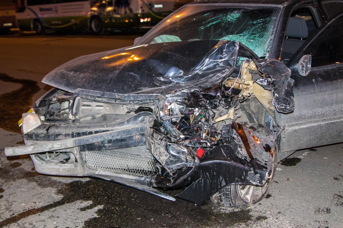 У Skoda сильно смята передняя часть 