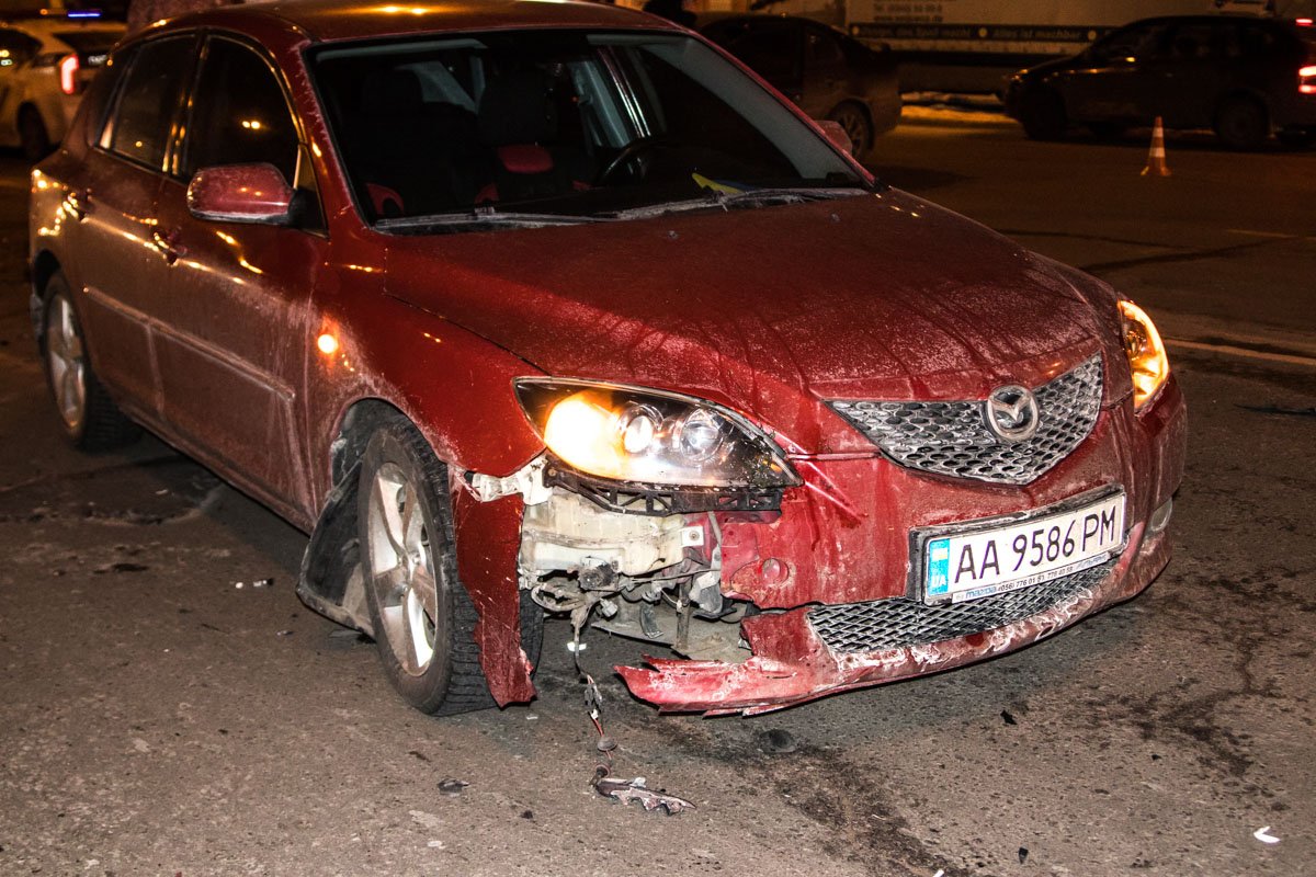 Mazda проскочил между столкнувшимися авто сразу после удара