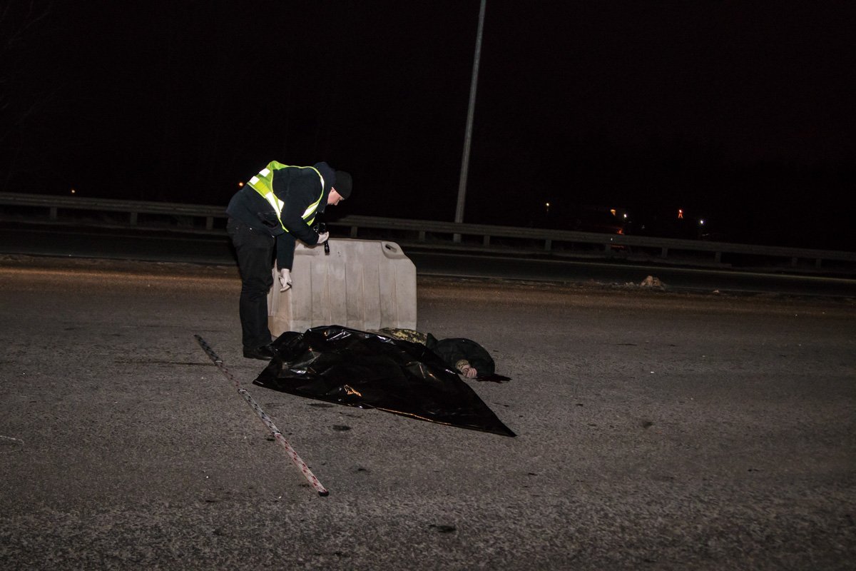 Пешеход перебегал дорогу в неположенном месте 