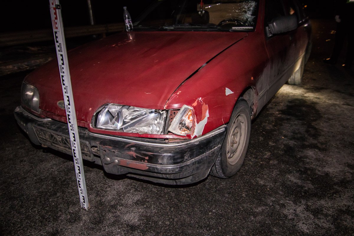 Автомобиль задел пешехода левой стороной